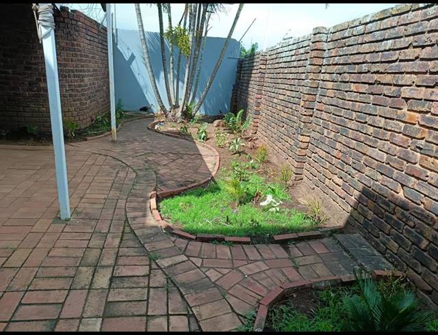 3 BEDROOM PROPERTY TO RENT IN ESSENWOOD